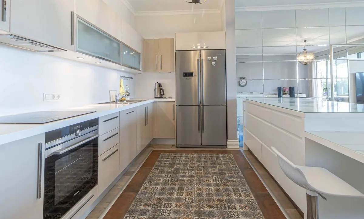 Fitted kitchen